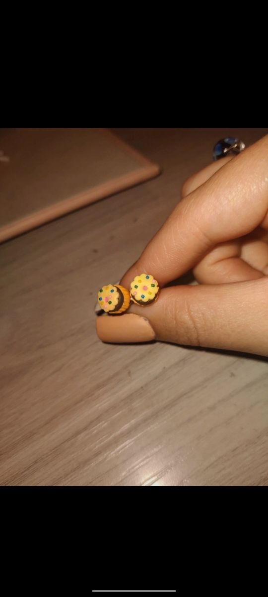 orecchini a forma di pasticcino
