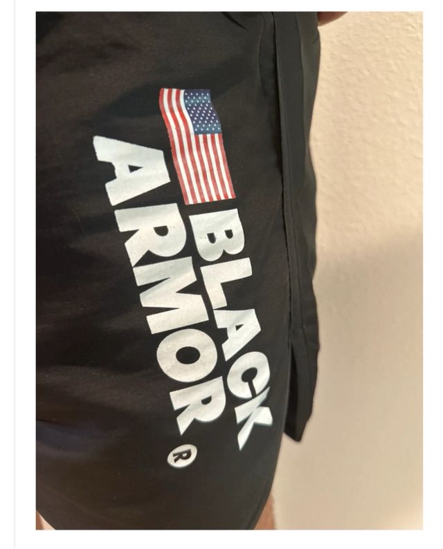 Pantalón corto Black Armor.