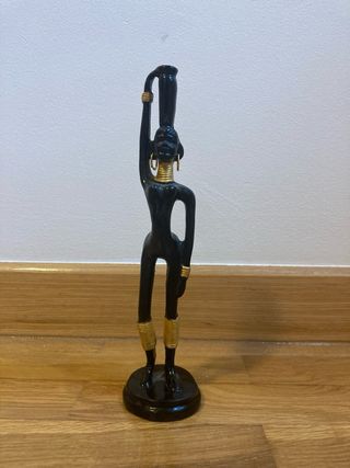 Figura pequeña de madera