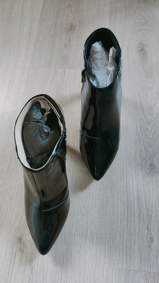Botines NUEVOS negros charol tacón 38 