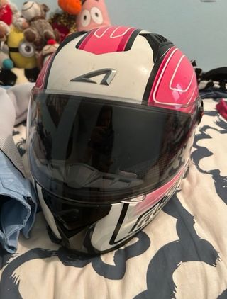 Casco y chaqueta chica