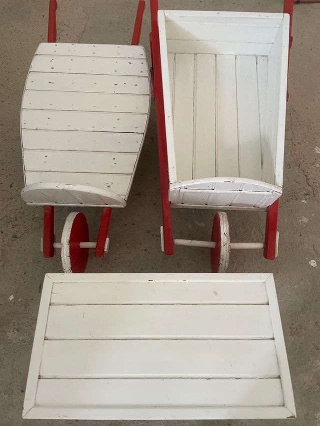 2 carretillas de madera para decoracion