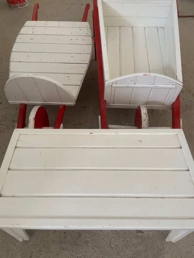 2 carretillas de madera para decoracion