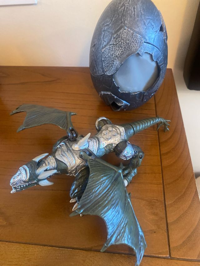 Dragón negro articulado