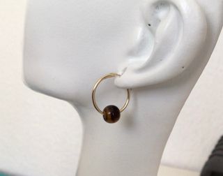 Aros de oro y piedras de ojo de tigre