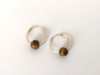 Aros de oro y piedras de ojo de tigre