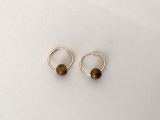 Aros de oro y piedras de ojo de tigre