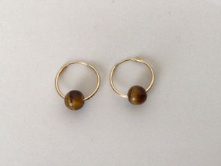 Aros de oro y piedras de ojo de tigre