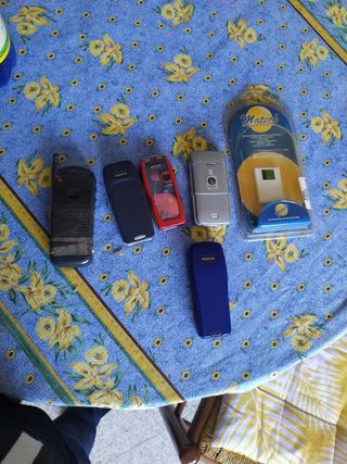 Cellulari vintage e batteria ricambio