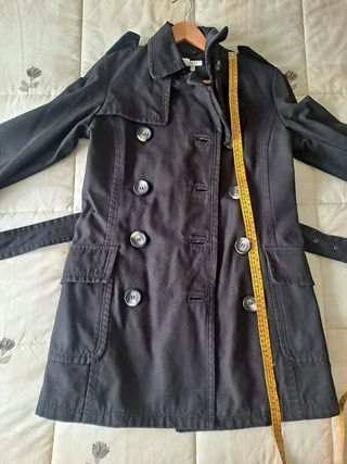 Gabardina de ZARA. Negra Talla M