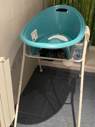 Bañera bebé Brevi con patas pleg  con regalo jugue