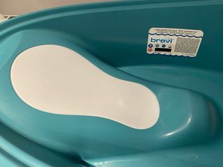 Bañera bebé Brevi con patas pleg  con regalo jugue