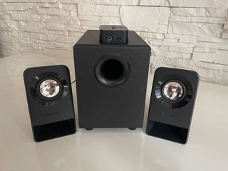 altavoces Logitech z213