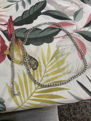 Cadena y pulsera plateada