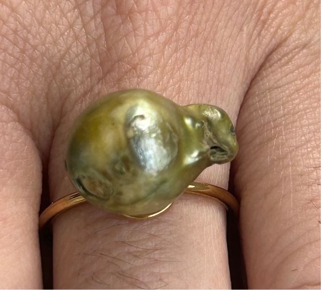 Anillo acero y perla verde claro barroca