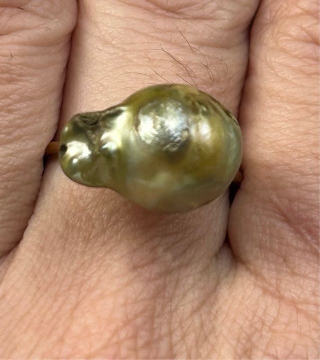 Anillo acero y perla verde claro barroca