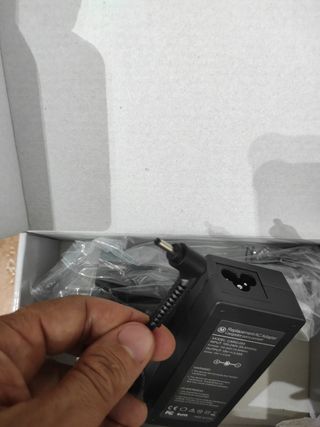 Cargador portátil 19V 3.42A