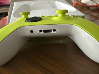 Mando Xbox series X Electric Volt