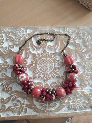 Collar gargantilla color coral 