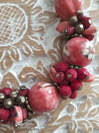 Collar gargantilla color coral 