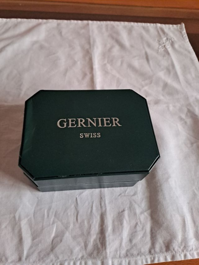 2 relojes de pulsera marca GERNIER