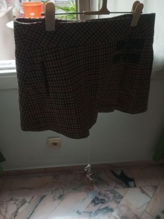 Falda corta Zara