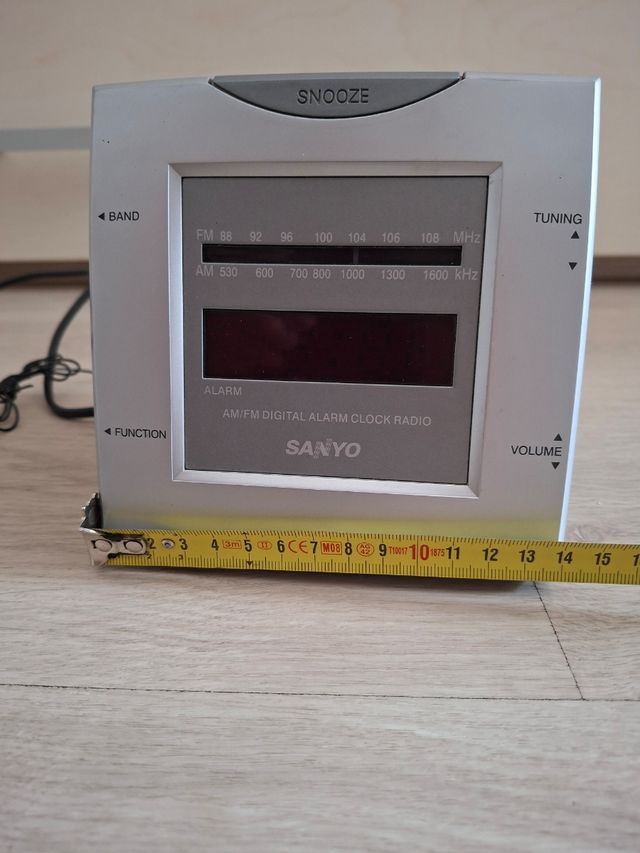 Rádio-alarme Sanyo
