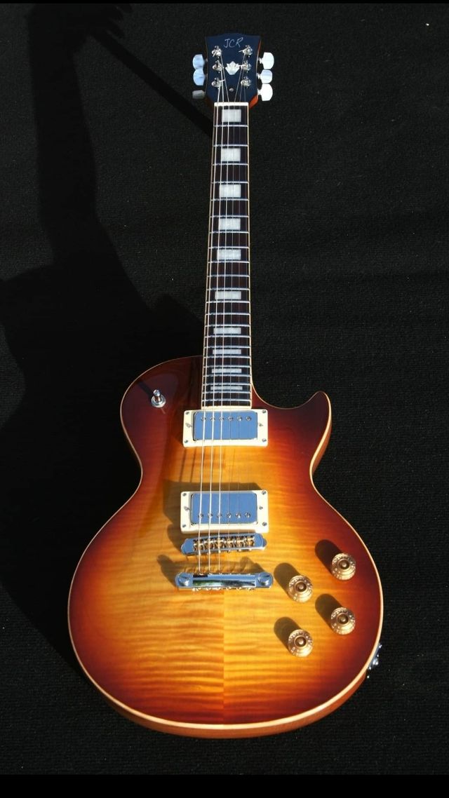 Guitarra JCR , tipo Les Paul Custom