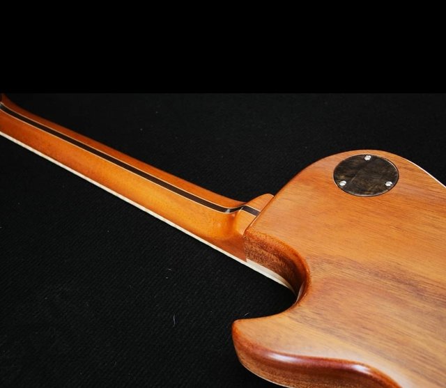 Guitarra JCR , tipo Les Paul Custom