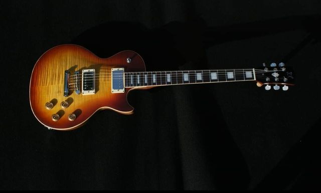 Guitarra JCR , tipo Les Paul Custom