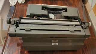 Maquina de escribir Olivetti línea 98