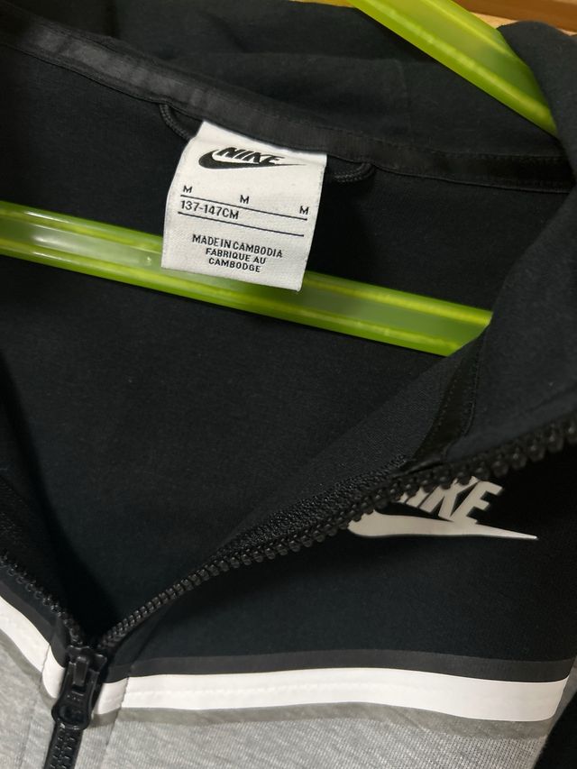Chaqueta cremallera Nike tech como nueva