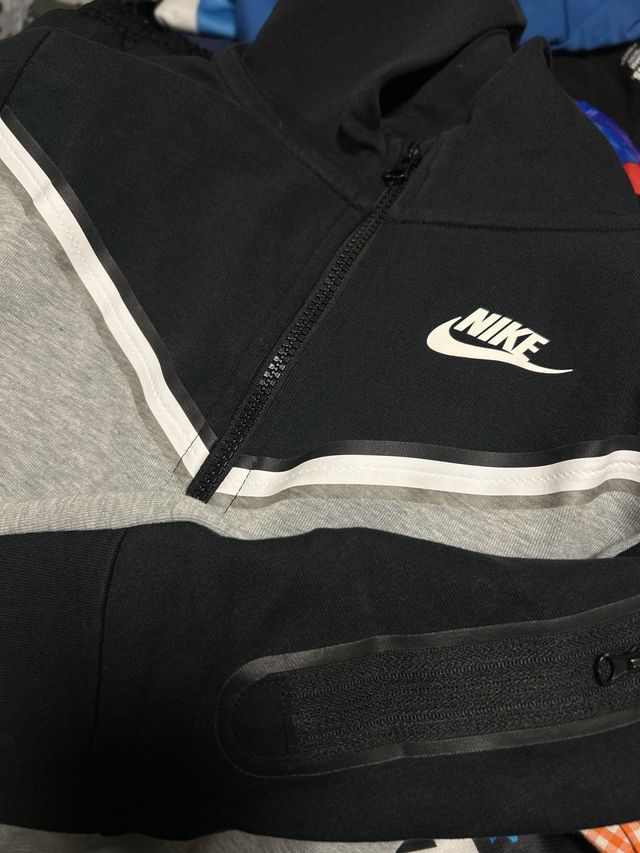 Chaqueta cremallera Nike tech como nueva