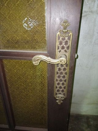 Puertas antiguas de madera maciza.