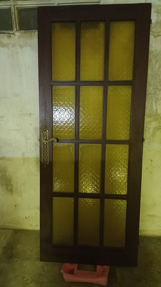 Puertas antiguas de madera maciza.