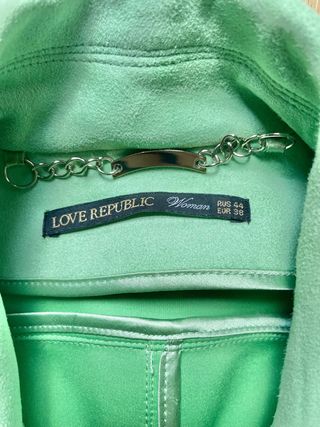 Cazadora de color menta