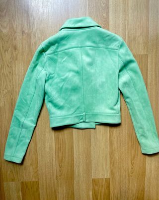 Cazadora de color menta