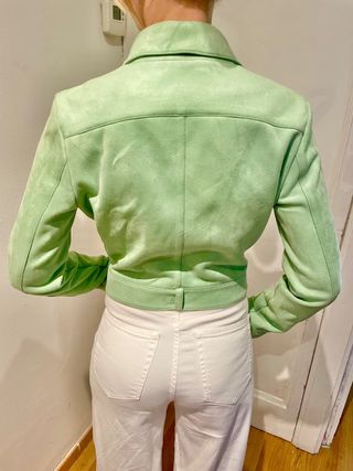 Cazadora de color menta