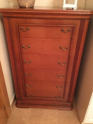 Comoda con cajones