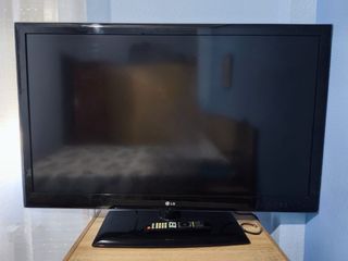 Se vende television LG 42”