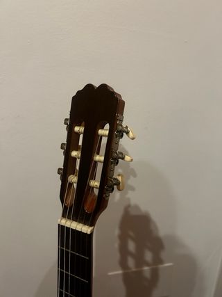 Guitarra española casi nueva