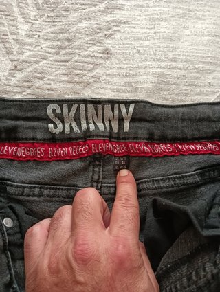 Pantalon vaquero eleven degrees
