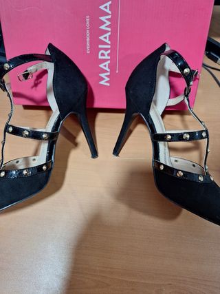 Tacones negros