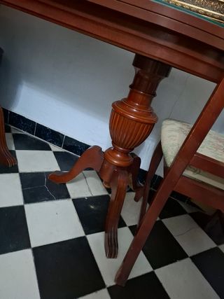 Espejo  candelabros reloj y mesa