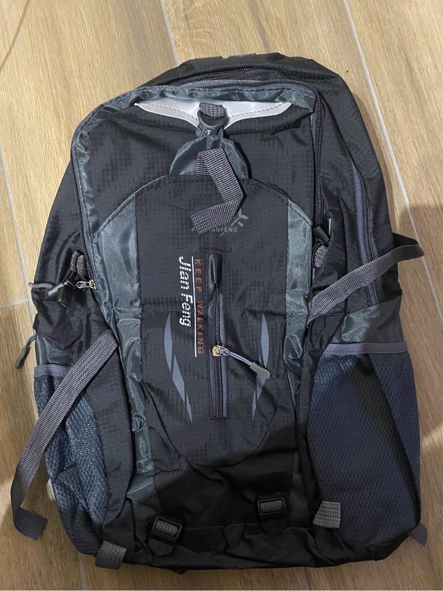 Zaino con scomparti multipli