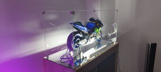 Yamaha YZR-R1 Valentino Rossi 1/4