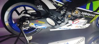 Yamaha YZR-R1 Valentino Rossi 1/4