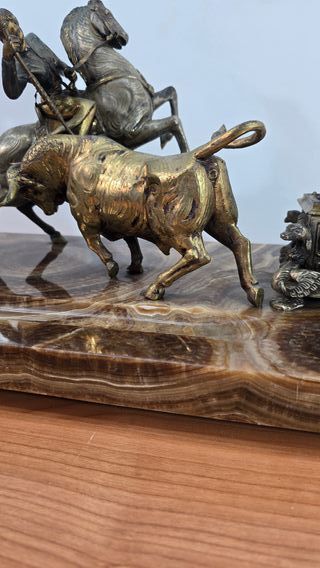 ESCULTURA ESCRITORIO PICADOR Y TORO