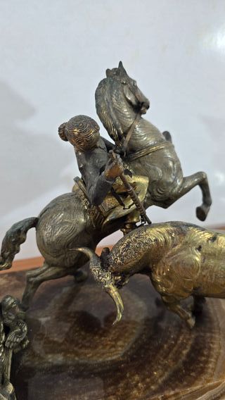 ESCULTURA ESCRITORIO PICADOR Y TORO