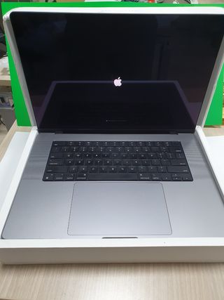 MacBook Pro 16"